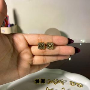 Van Cleef Studs